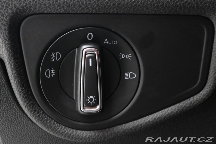Volkswagen Touran 2,0 TDI 110kW DSG 7míst Z 2020