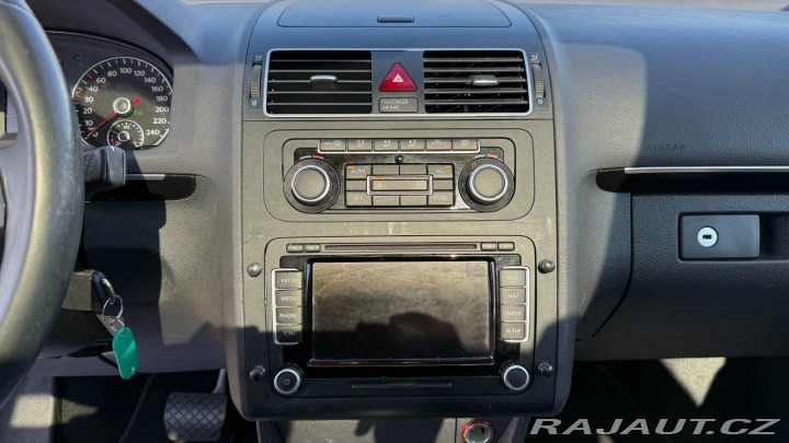 Volkswagen Touran 1.6TDi 77kW REZERVOVANO 2011