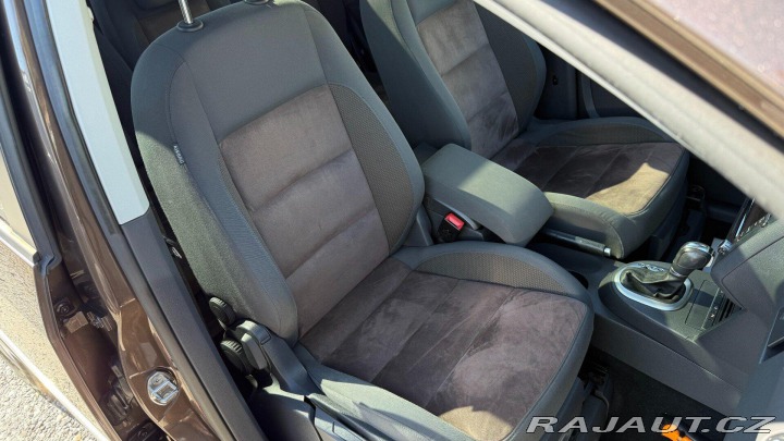 Volkswagen Touran 1.6TDi 77kW REZERVOVANO 2011