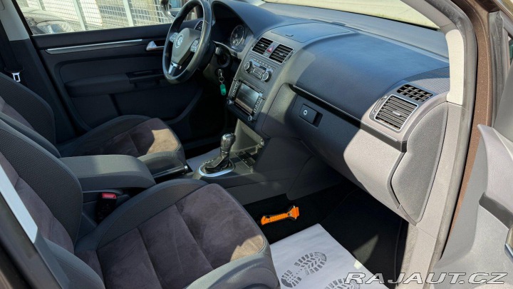 Volkswagen Touran 1.6TDi 77kW *7míst*DSG*Na 2011