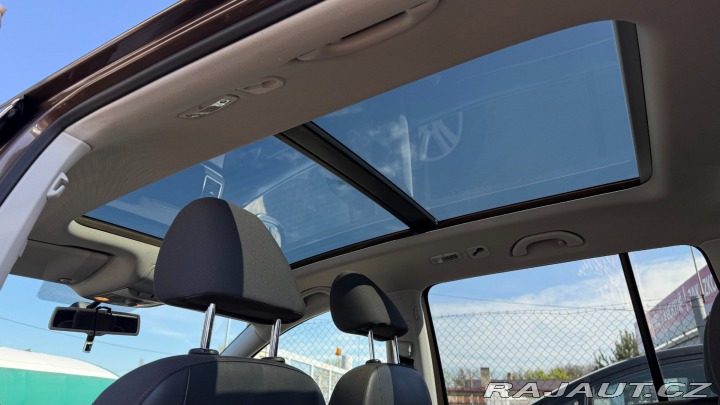 Volkswagen Touran 1.6TDi 77kW *7míst*DSG*Na 2011
