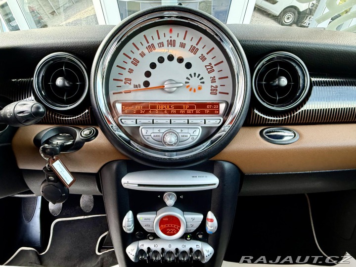 Mini Cooper 1,6i 88kW 50 REZERVACE 2010