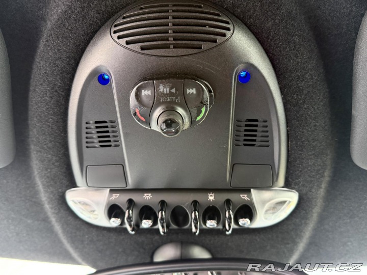 Mini Cooper 1,6i 88kW 50 REZERVACE 2010