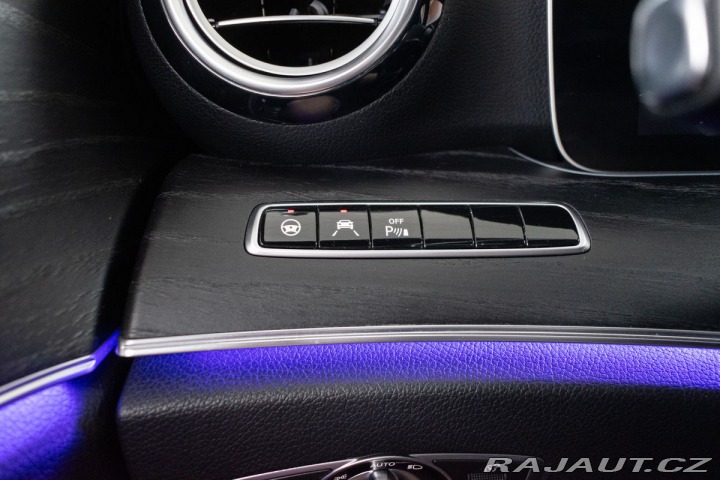 Mercedes-Benz E E 220d 4x4*AMG*AIR*TAŽNÉ* 2020