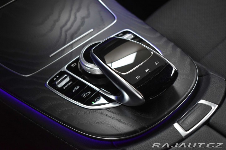 Mercedes-Benz E E 220d REZERVACE 2020