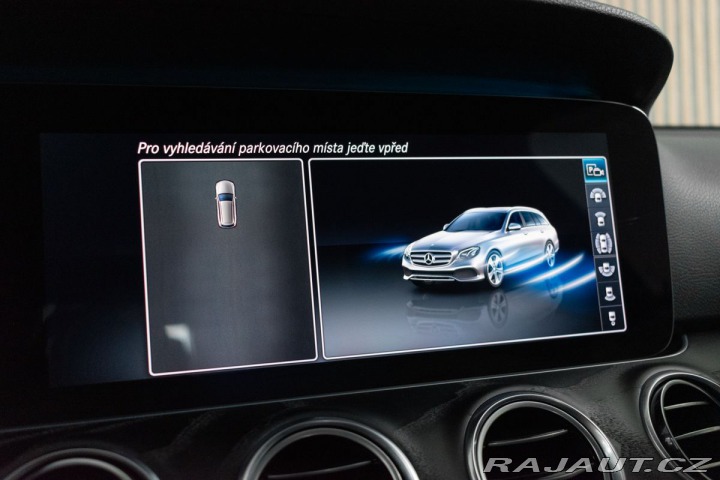 Mercedes-Benz E E 220d REZERVACE 2020