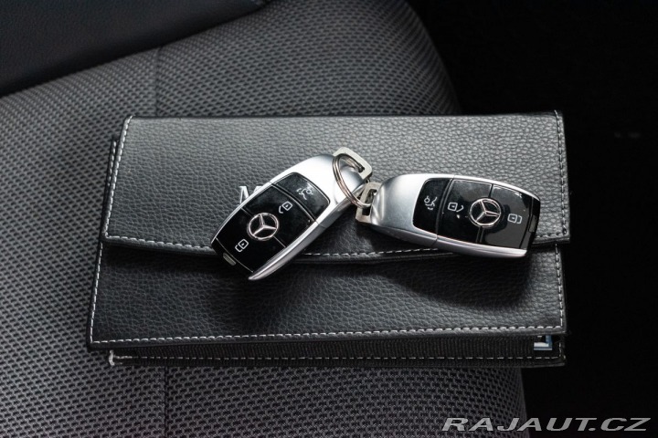 Mercedes-Benz E E 220d REZERVACE 2020