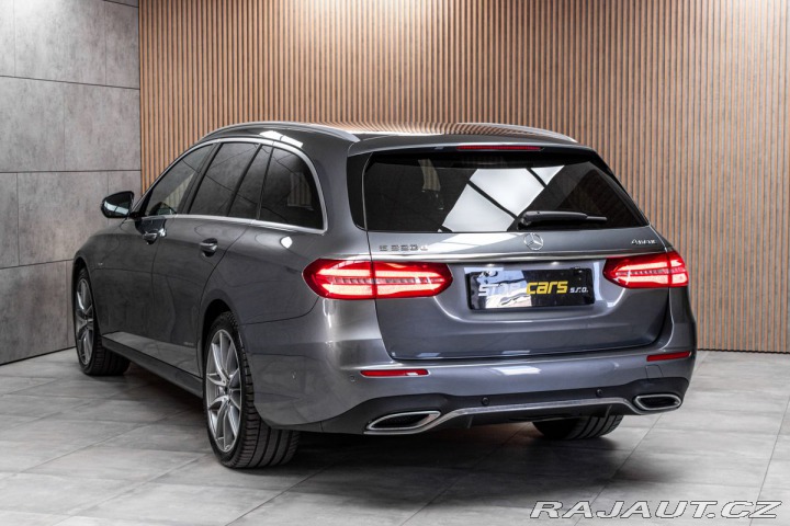 Mercedes-Benz E E 220d REZERVACE 2020