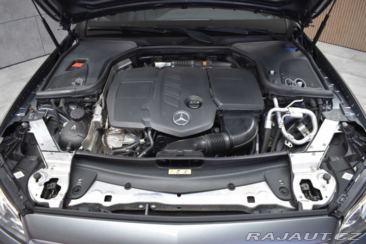 Mercedes-Benz E E 220d REZERVACE 2020