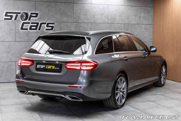 Mercedes-Benz E E 220d REZERVACE 2020
