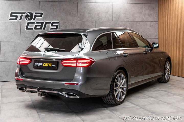 Mercedes-Benz E E 220d REZERVACE 2020