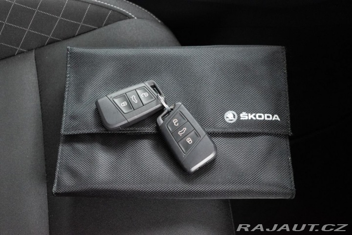 Škoda Karoq 2.0TDI DSG*PANORAMA*KAMER 2021