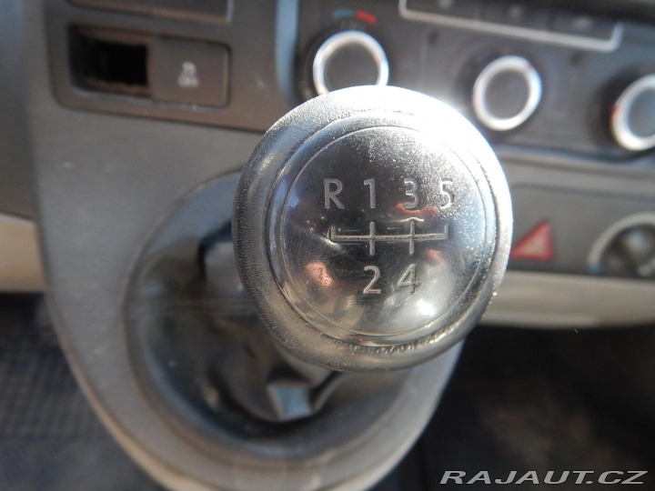 Volkswagen Transporter 2.0 TDI, KLIMA, 6 MÍST 2011