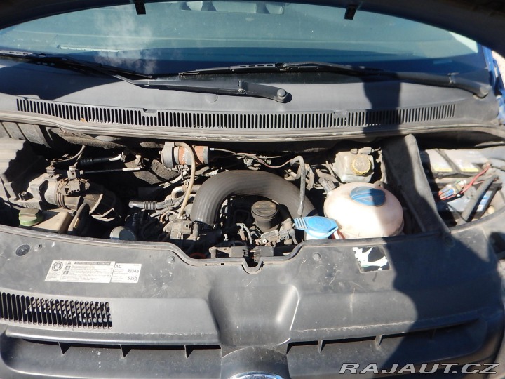 Volkswagen Transporter 2.0 TDI, KLIMA, 6 MÍST 2011