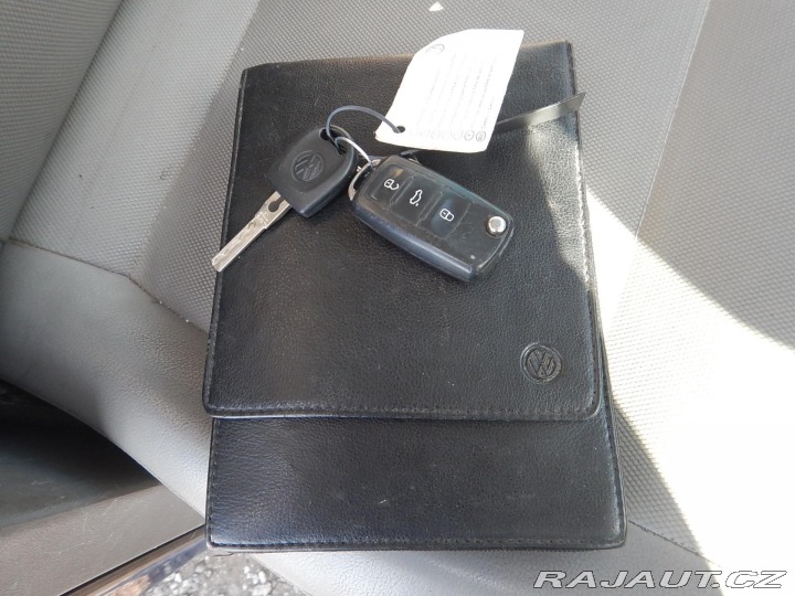 Volkswagen Transporter 2.0 TDI, KLIMA, 6 MÍST 2011