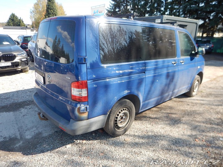 Volkswagen Transporter 2.0 TDI, KLIMA, 6 MÍST 2011