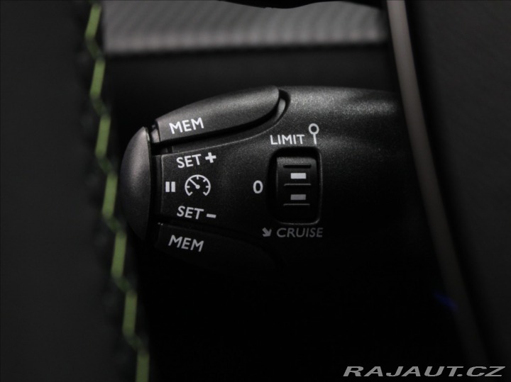 Peugeot 2008 1,2 Hybrid GT Alcant.NOVÝ 2025