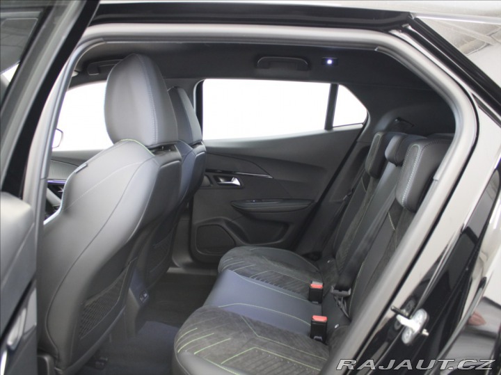 Peugeot 2008 1,2 Hybrid GT Alcant.NOVÝ 2025