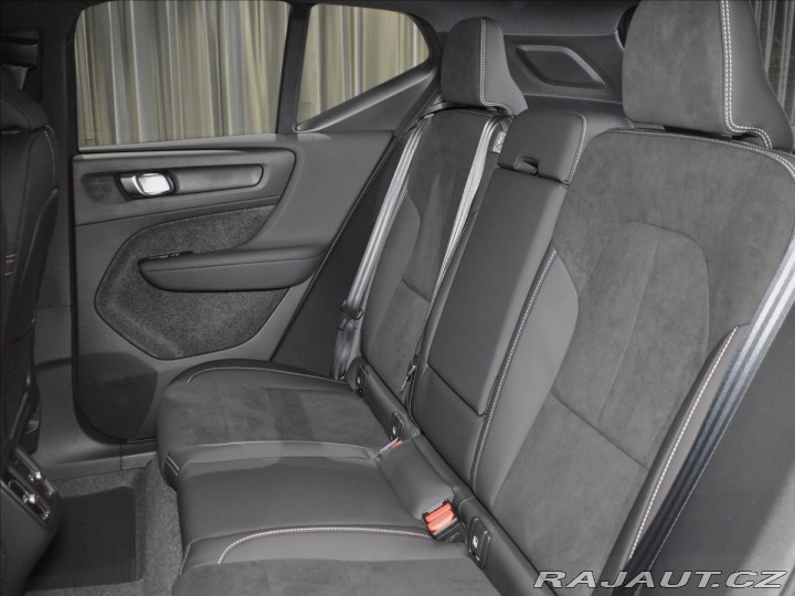 Volvo XC40 2,0 B4  Plus Black Editio 2026