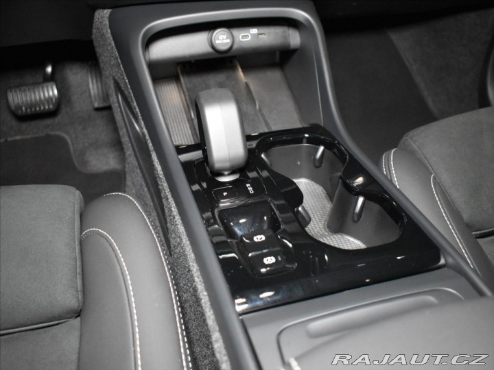 Volvo XC40 2,0 B4 Ultra Pano,BLIS,Be 2025