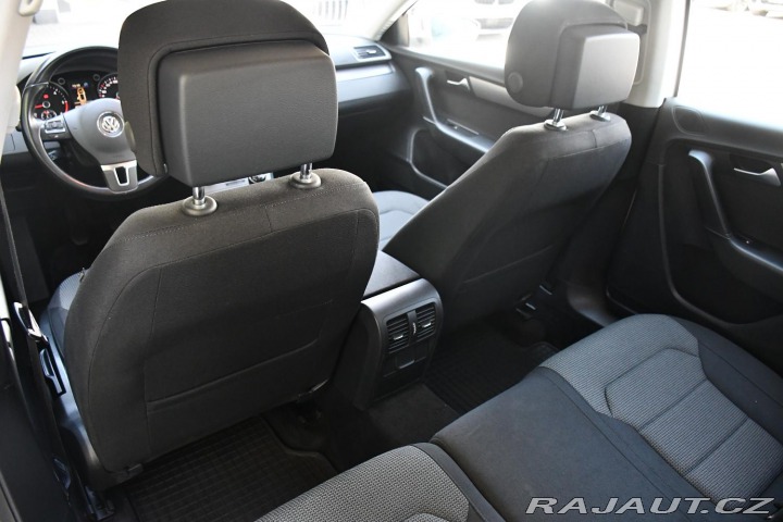 Volkswagen Passat 2.0TDi ČR VÝHŘEV PDC 2013