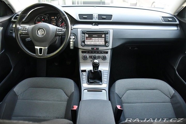 Volkswagen Passat 2.0TDi ČR VÝHŘEV PDC 2013