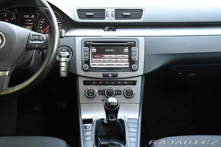 Volkswagen Passat 2.0TDi ČR VÝHŘEV PDC 2013