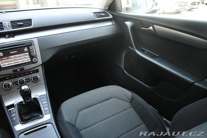 Volkswagen Passat 2.0TDi ČR VÝHŘEV PDC 2013