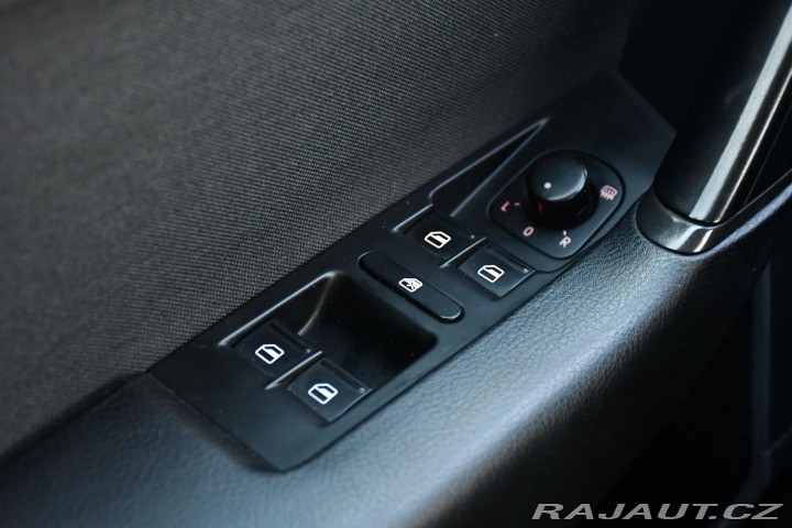 Volkswagen Passat 2.0TDi ČR VÝHŘEV PDC 2013