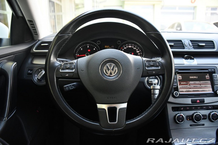 Volkswagen Passat 2.0TDi ČR VÝHŘEV PDC 2013
