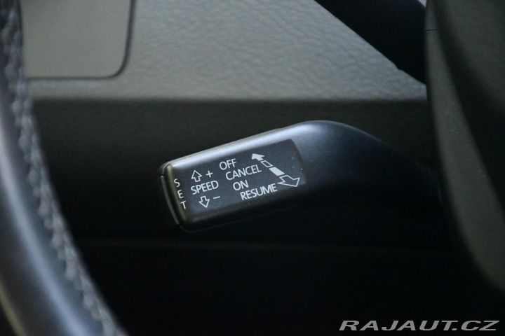 Volkswagen Passat 2.0TDi ČR VÝHŘEV PDC 2013