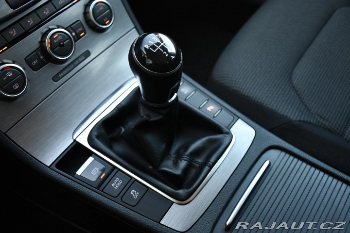 Volkswagen Passat 2.0TDi ČR VÝHŘEV PDC 2013