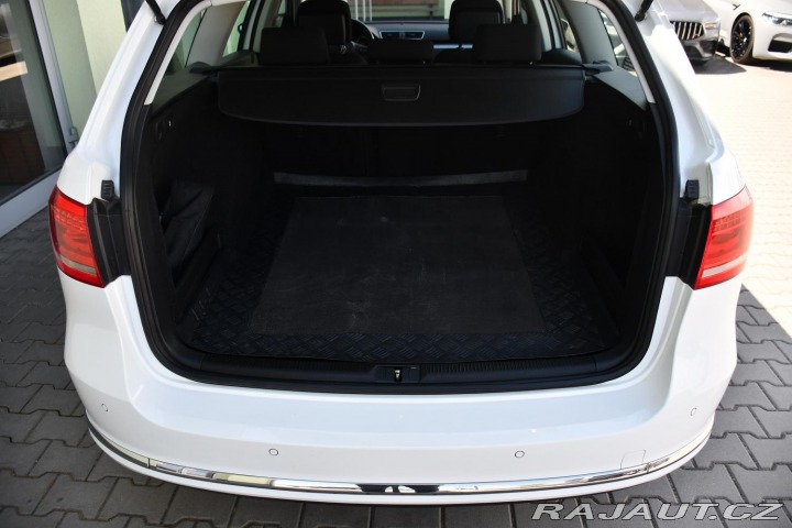 Volkswagen Passat 2.0TDi ČR VÝHŘEV PDC 2013