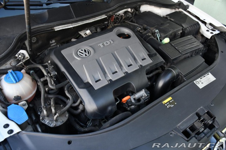 Volkswagen Passat 2.0TDi ČR VÝHŘEV PDC 2013