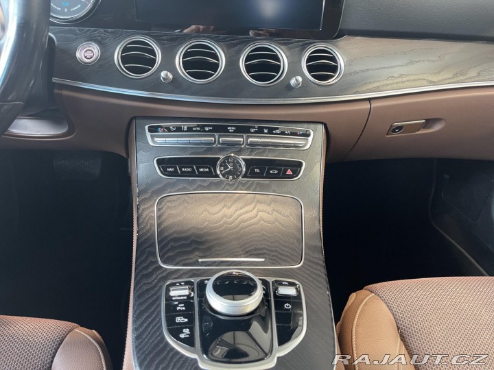 Mercedes-Benz E E 300 e sedan 2020