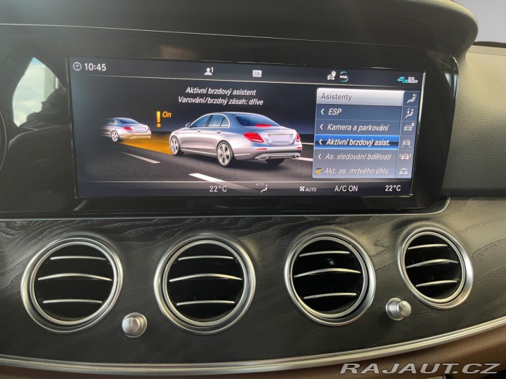 Mercedes-Benz E E 300 e sedan 2020