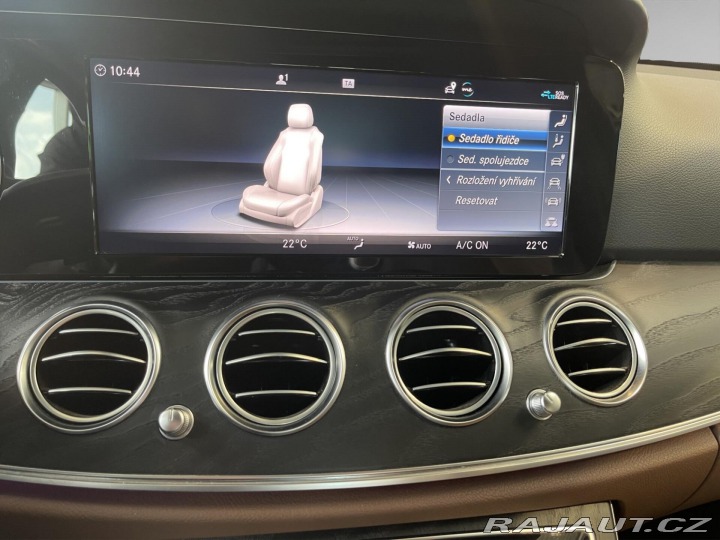 Mercedes-Benz E E 300 e sedan 2020