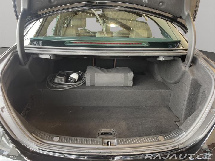 Mercedes-Benz E E 300 e sedan 2020