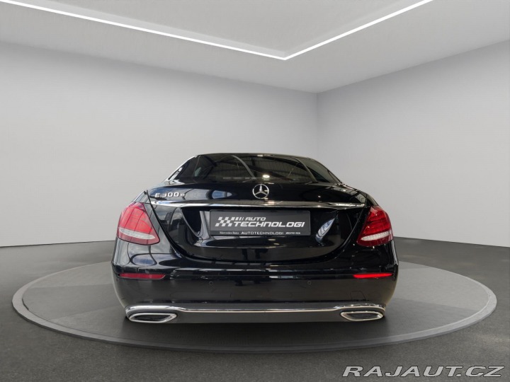 Mercedes-Benz E E 300 e sedan 2020