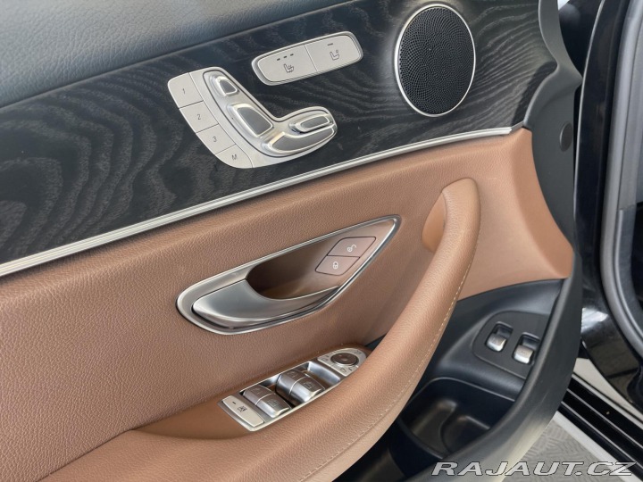 Mercedes-Benz E E 300 e sedan 2020