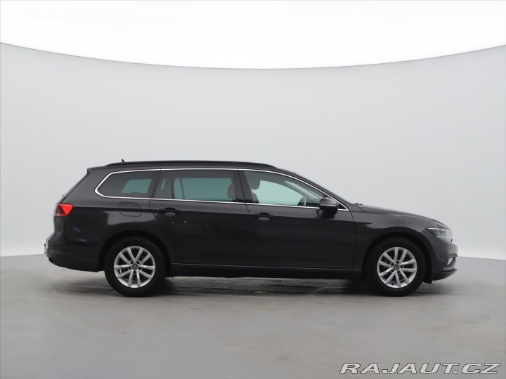 Volkswagen Passat 2,0 TDI 110kW DSG Busines 2023