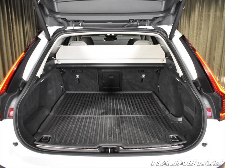 Volvo V90 2,0 CC PRO D5 AWD 2021