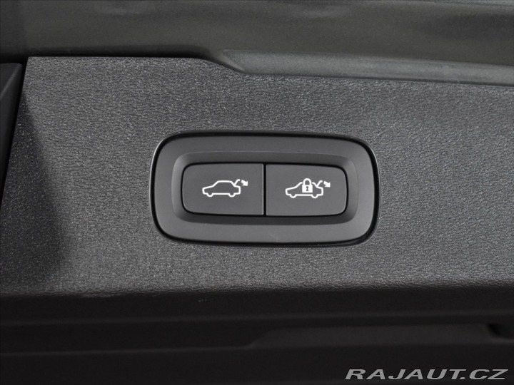 Volvo V60 2,0 B4 Ultra B&W.Pano 2025