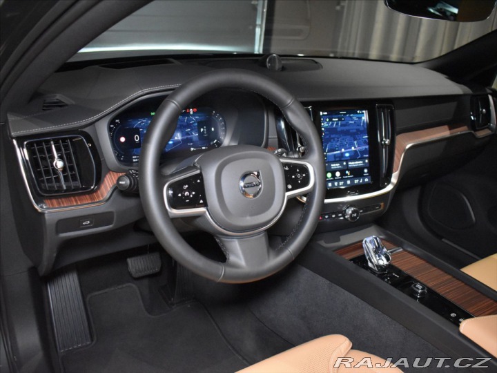 Volvo V60 2,0 B4 Ultra B&W.Pano 2025