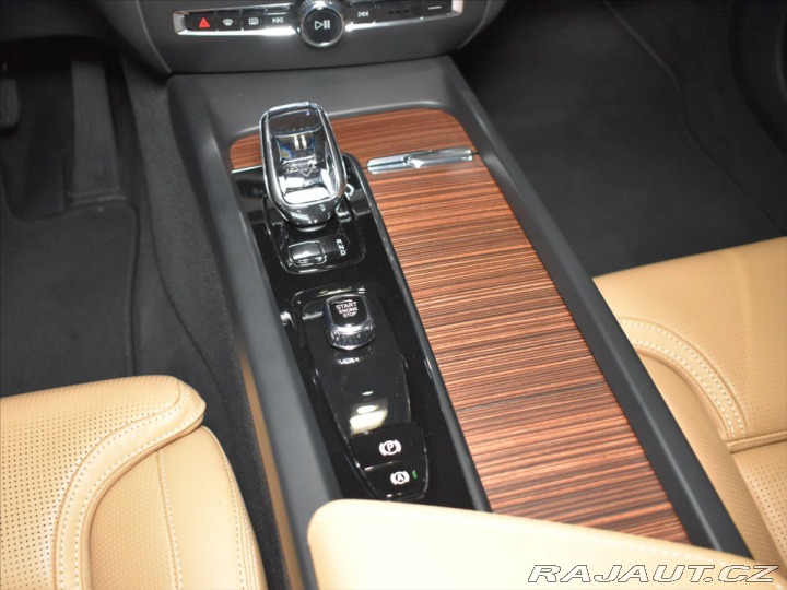 Volvo V60 2,0 B4 Ultra B&W.Pano 2025