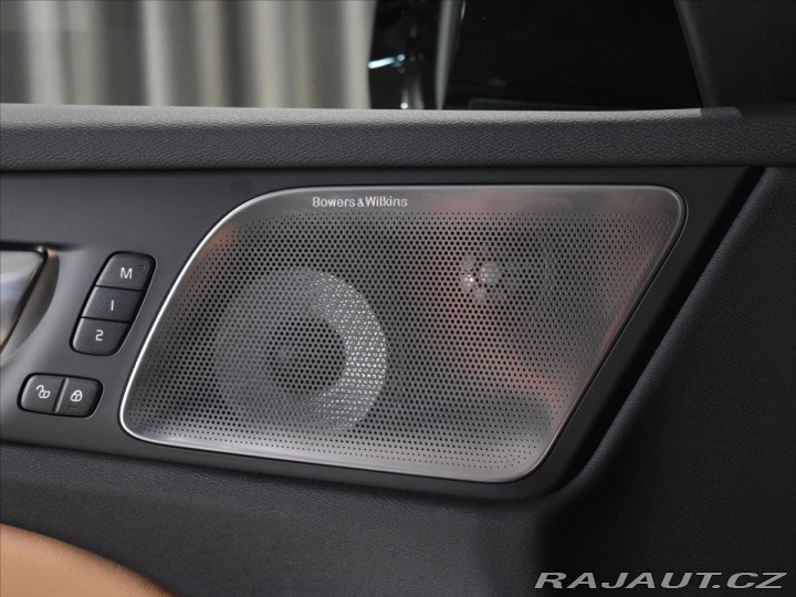 Volvo V60 2,0 B4 Ultra B&W.Pano 2025