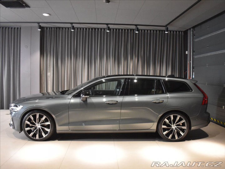 Volvo V60 2,0 B4 Ultra B&W.Pano 2025