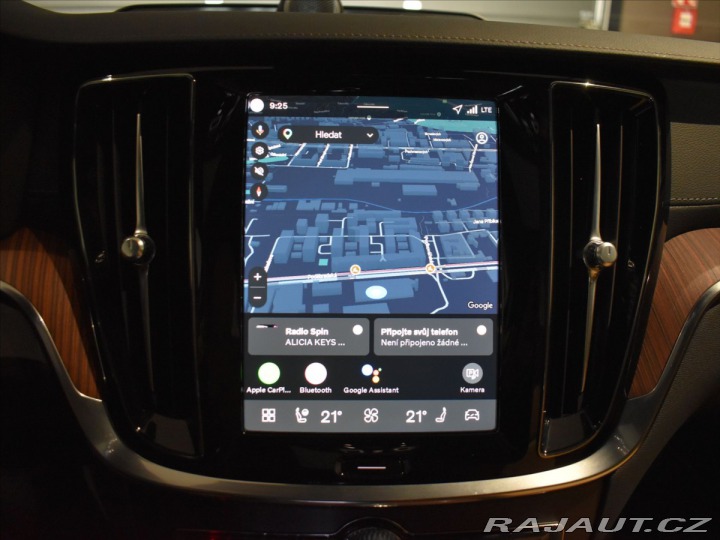 Volvo V60 2,0 B4 Ultra B&W.Pano 2025