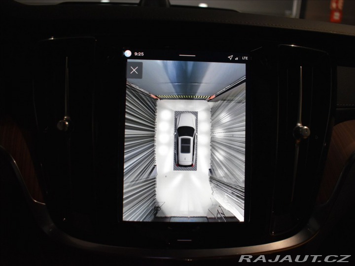 Volvo V60 2,0 B4 Ultra B&W.Pano 2025