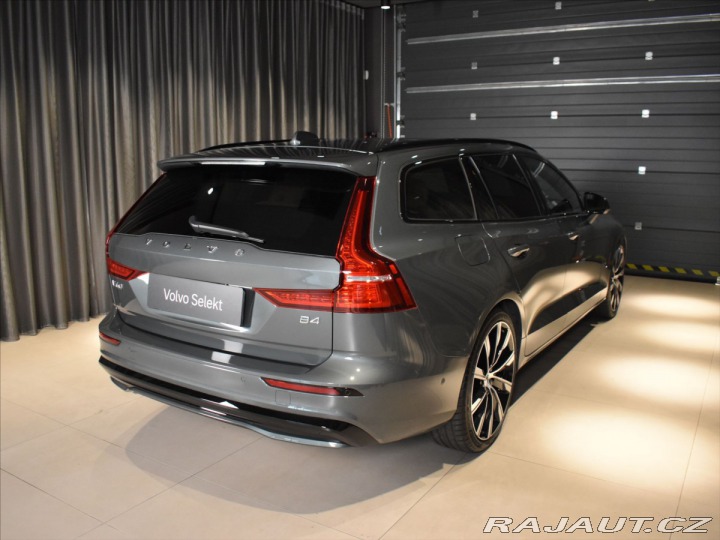 Volvo V60 2,0 B4 Ultra B&W.Pano 2025